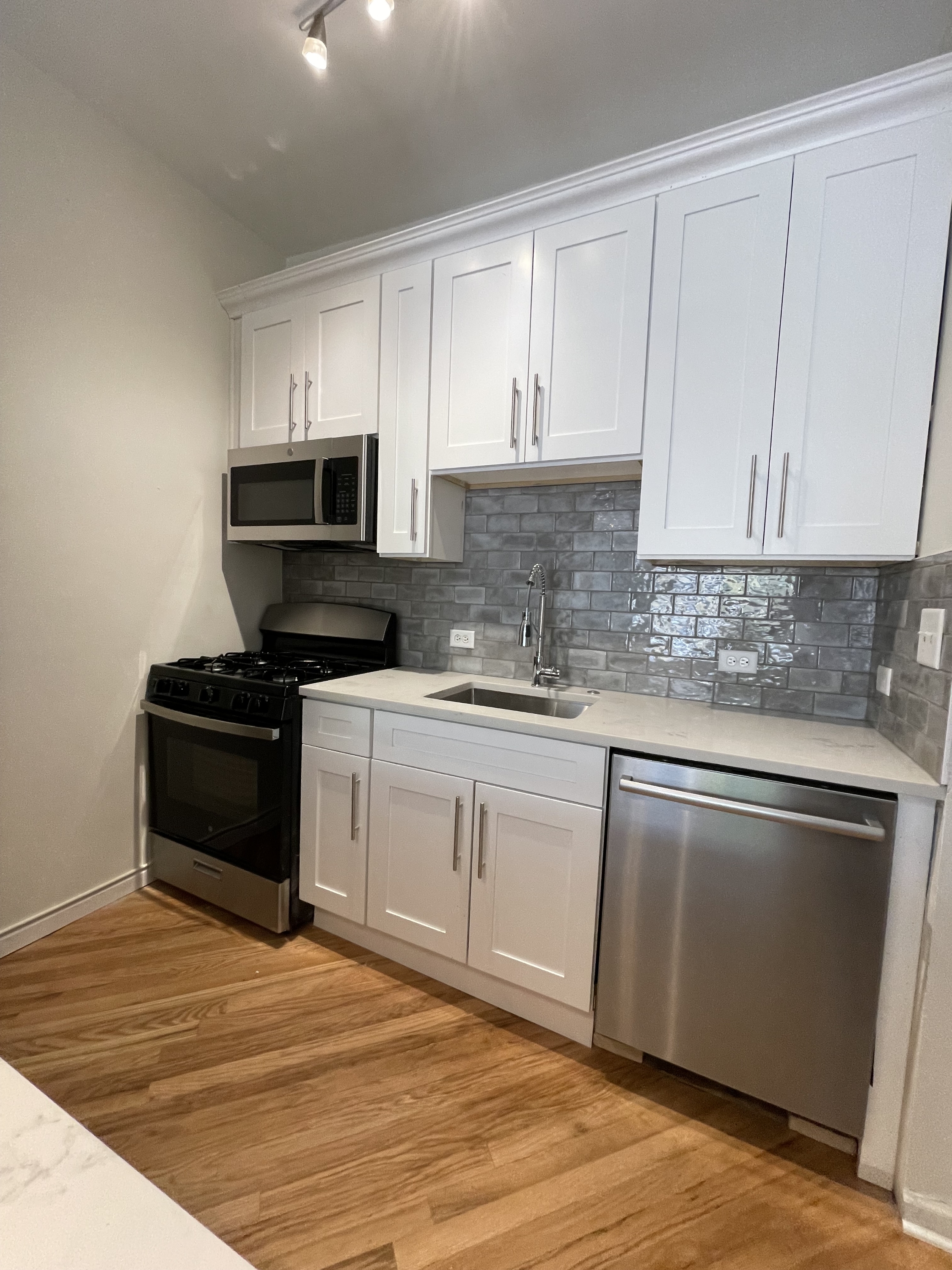 906 North Damen Avenue - 908-2F